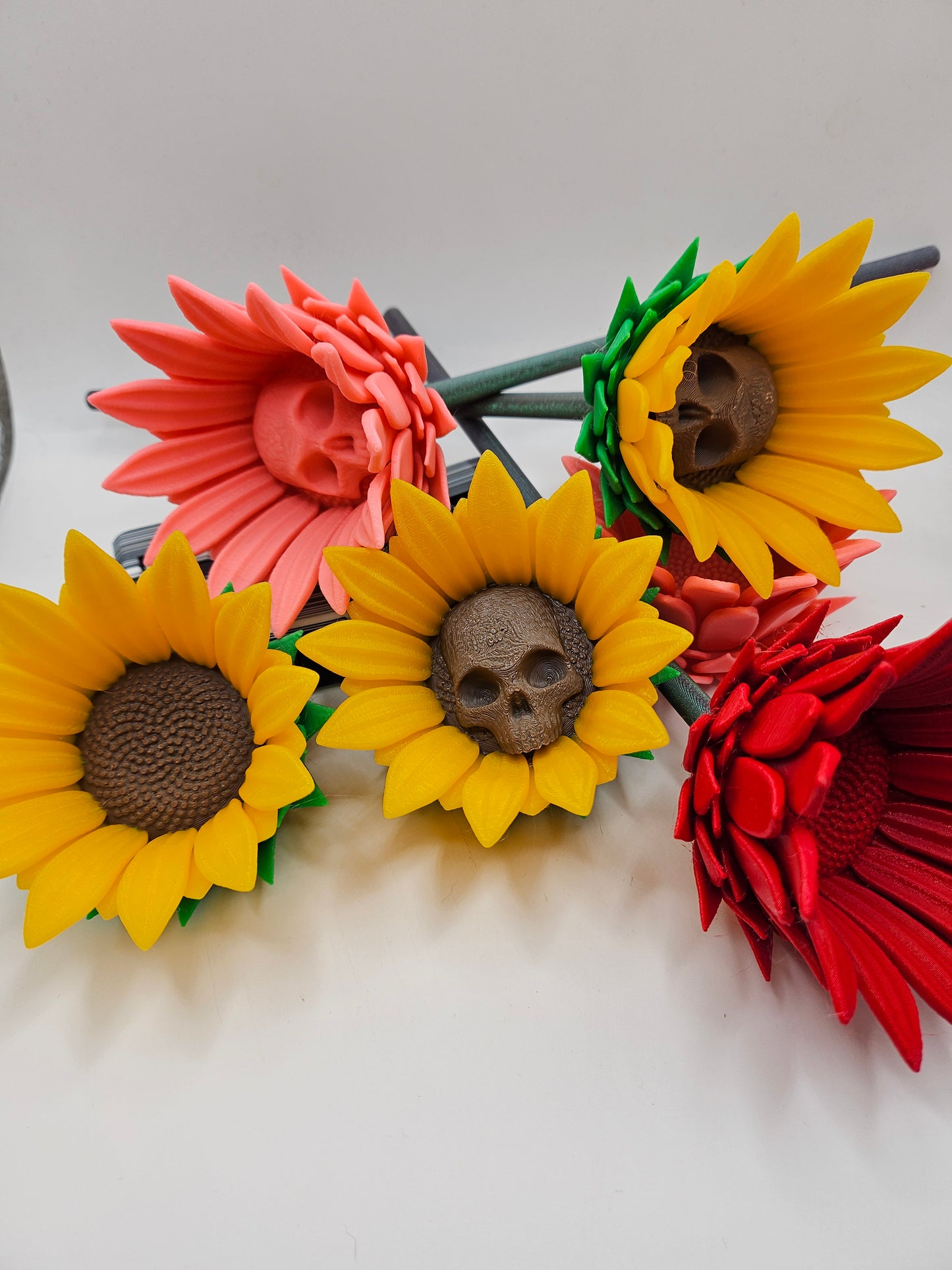 Sunflower Statues - Elegant Floral Statues with Natural Finish, Ideal for Home Decor and Gifts