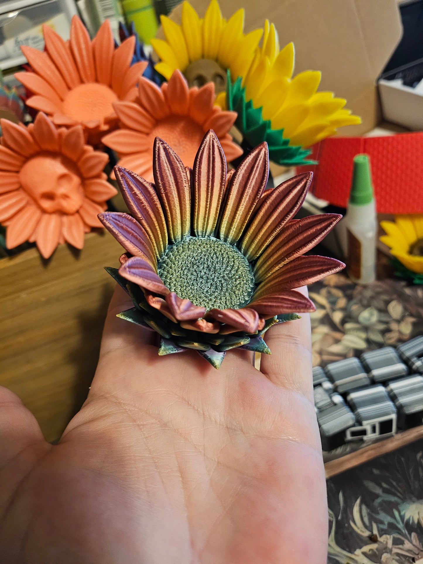 Sunflower Statues - Elegant Floral Statues with Natural Finish, Ideal for Home Decor and Gifts