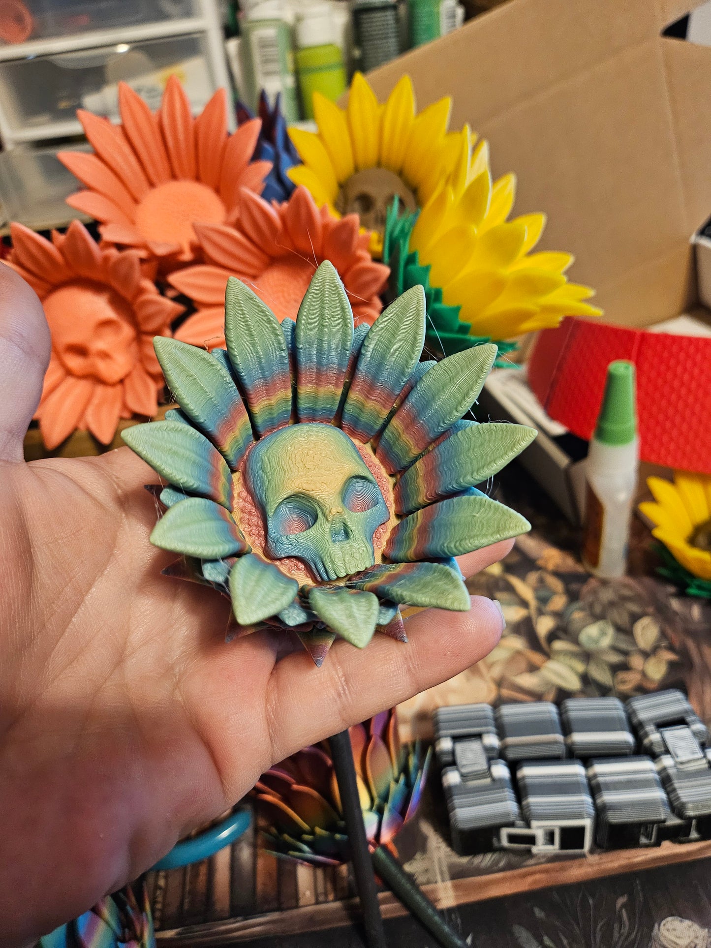 Sunflower Statues - Elegant Floral Statues with Natural Finish, Ideal for Home Decor and Gifts