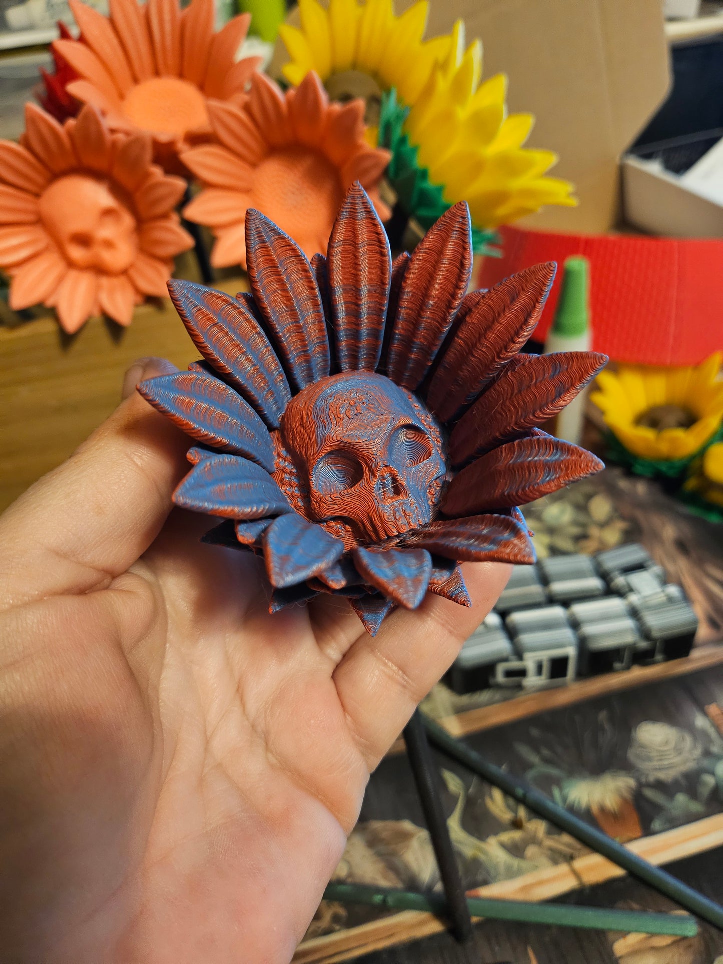 Sunflower Statues - Elegant Floral Statues with Natural Finish, Ideal for Home Decor and Gifts