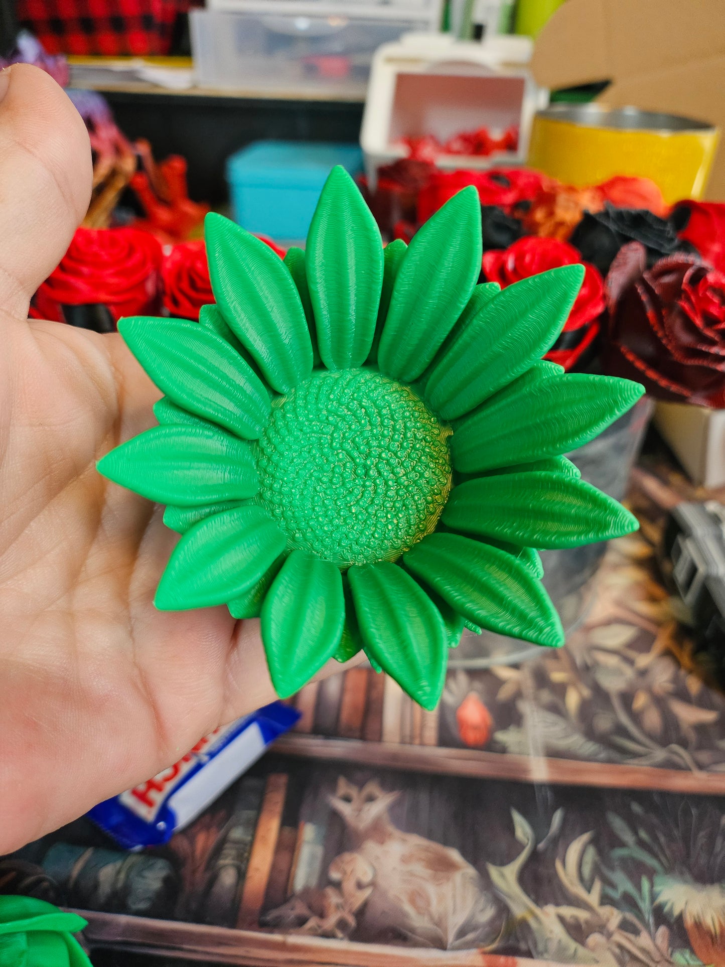 Sunflower Statues - Elegant Floral Statues with Natural Finish, Ideal for Home Decor and Gifts