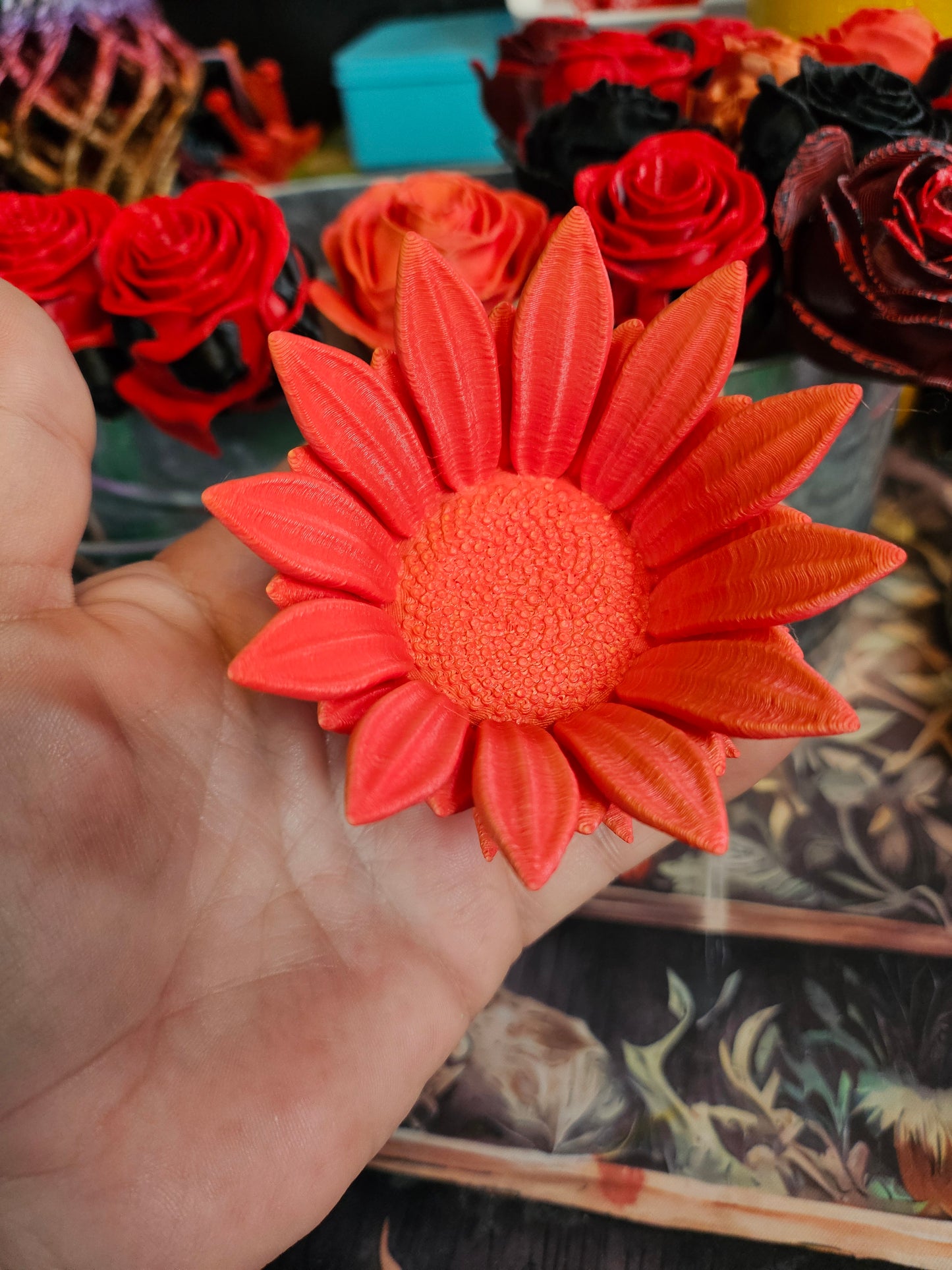 Sunflower Statues - Elegant Floral Statues with Natural Finish, Ideal for Home Decor and Gifts